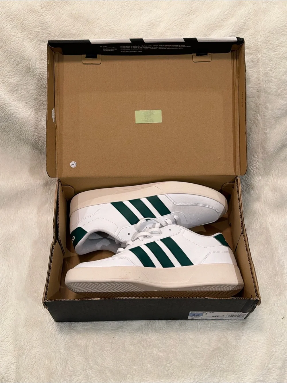 NWT Men's White Sneakers with Green Stripes Classic Low-Top Casual Shoe